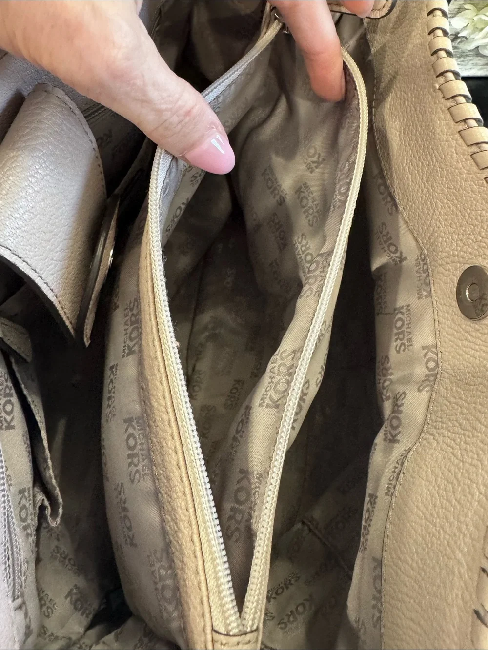 🤎Michael Kors Hamilton Whipped Leather Large Satchel Shoulder Bag – Light Taupe